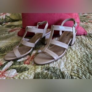 Easy Street Women's Nude Strappy Sandals